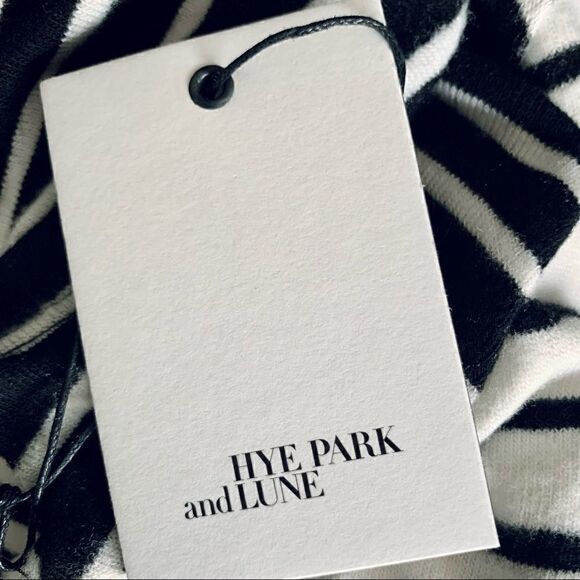Hye Park and Lune Black & White Short Sleeve Sweater Top Size 1 - Picture 7 of 10